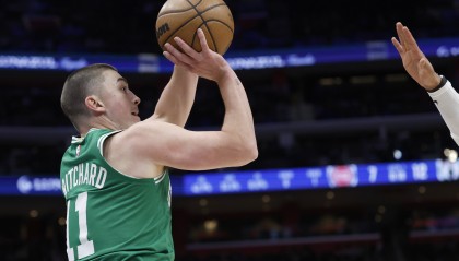 开云登录网址入口-1米85乱杀！布朗&amp;普理查德击穿湖人外防线 防守硬度是致命差距