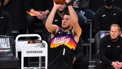 开云登录网址入口-布克连歇6分钟被轰一波流 太阳教头昏招葬送好局？